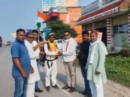 हुगली से दिल्ली की पदयात्रा पर निकले देवाशीष सिंह का मुगलसराय में स्वागत